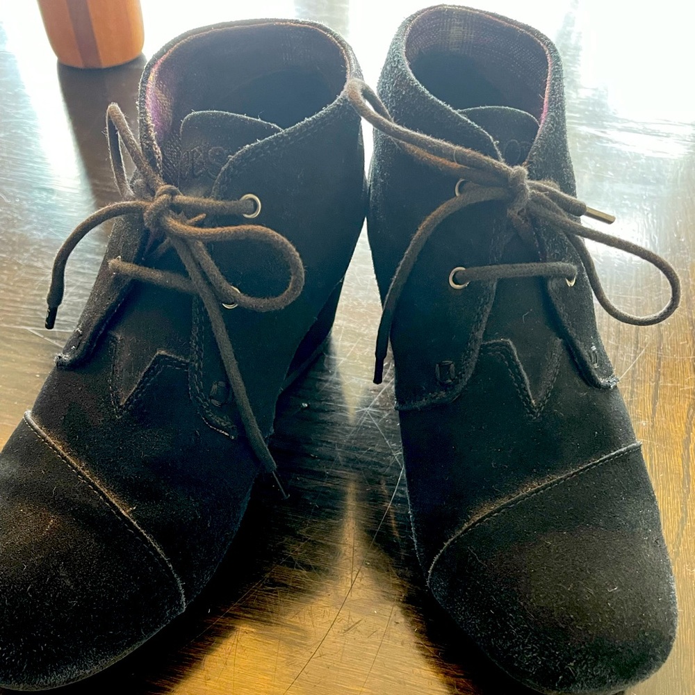 BOBs lace up booties!